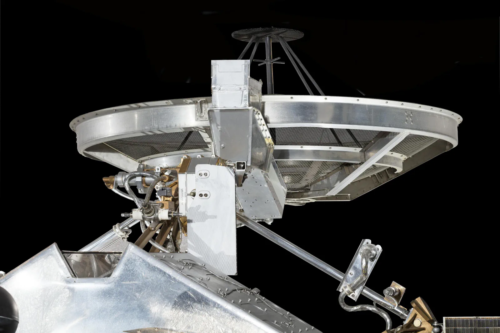 The Mariner 2 engineering model is displayed against a plain studio background.